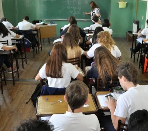 SUTEBA denuncia operativo policial para identificar a niños y adolescentes en horarios escolares