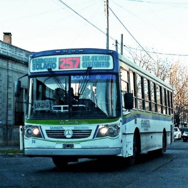 La UTA denunció el pago de aguinaldo en cuotas y se declaró en alerta