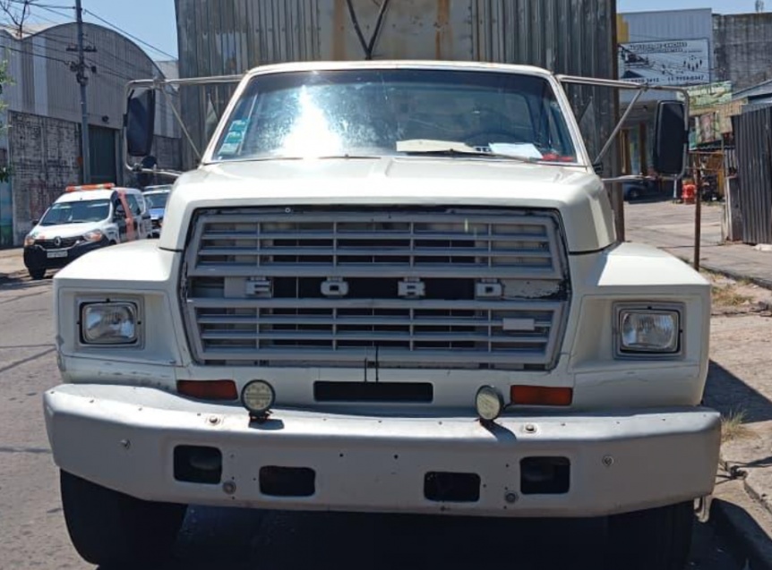 Motociclista herido tras un choque con un camión en Berazategui