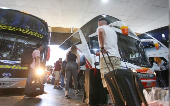 Desregulación en micros de larga distancia: empresas podrán elegir cómo identificar valijas