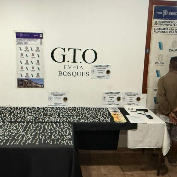 Operativo en Bosques: detuvieron a un hombre con más de 600 dosis depaco y un arma de fuego