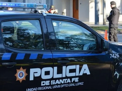 Insólito: un policía robó las cubiertas de un patrullero, las vendió y saldó una deuda de $400.000