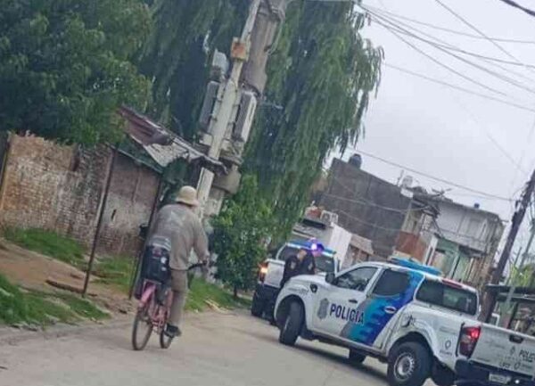 Prefecto que trabajaba con una app de viajes abatió a un delincuente en un intento de robo en Bernal Oeste