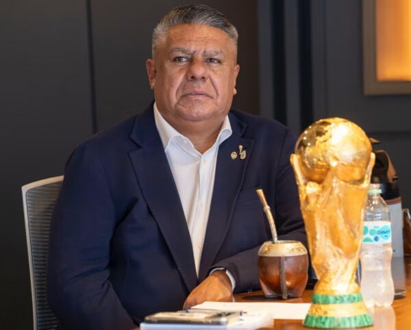 El juez le negó la salida del país a Claudio Tapia en una causa por aportes