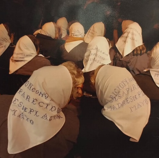 El lente de la memoria: inauguraron la muestra “Locas y Atrevidas Madres” en el Colegio de Abogados de Quilmes