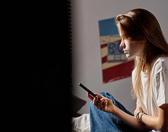 Grooming: fue imputado por contactar a una adolescente para pedirle fotos sexuales