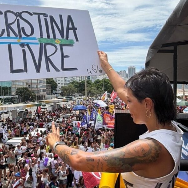 Mayra Mendoza participó de una movilización por el Día Internacional de la Mujer en Brasil