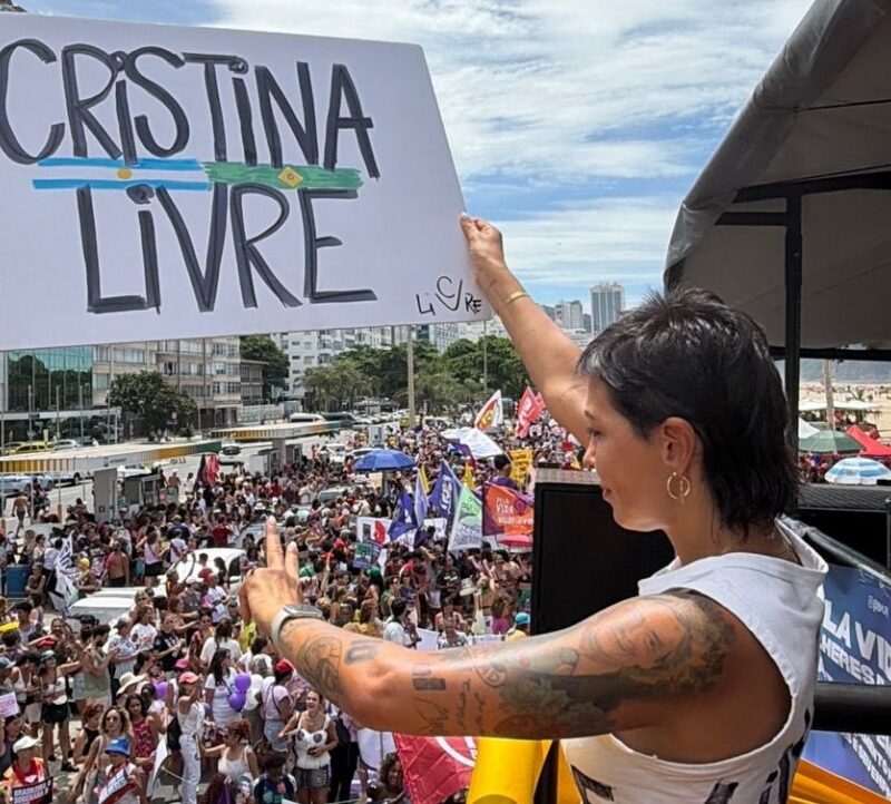 Mayra Mendoza participó de una movilización por el Día Internacional de la Mujer en Brasil