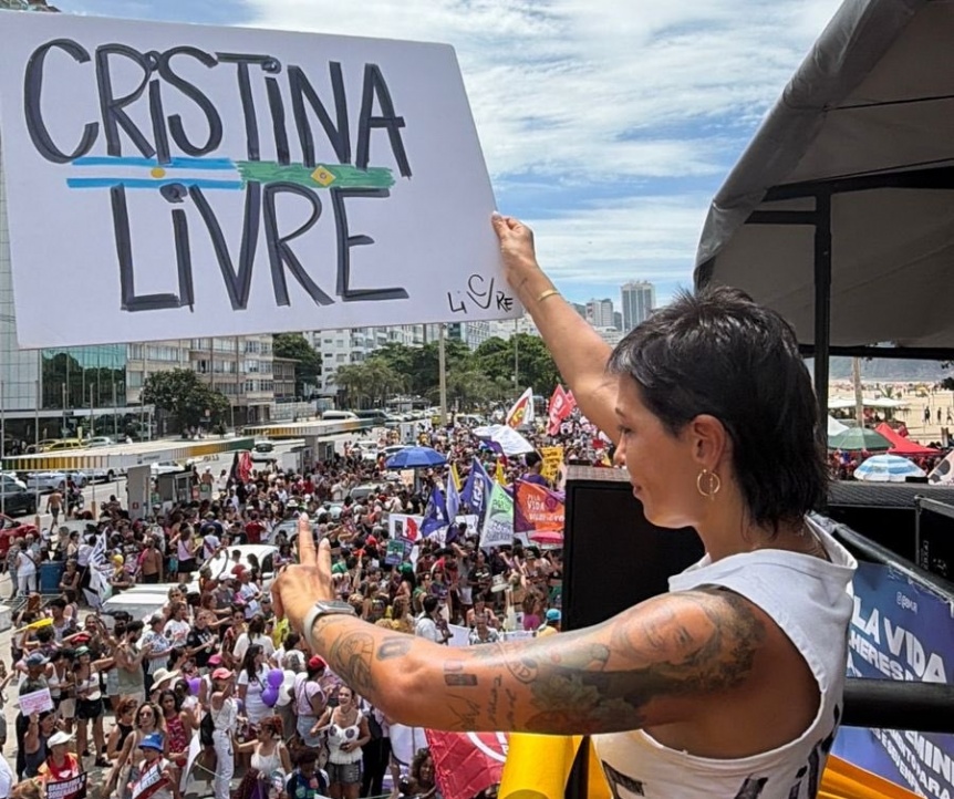 Mayra Mendoza participó de una movilización por el Día Internacional de la Mujer en Brasil