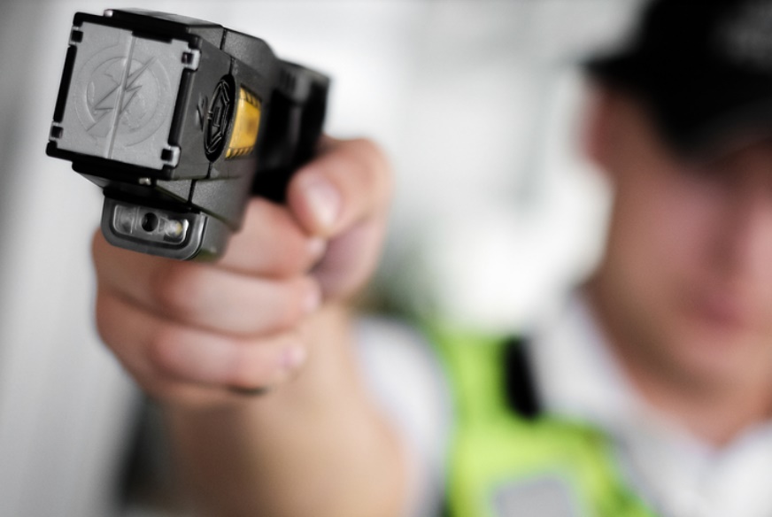 La Libertad Avanza vuelve a poner en agenda el uso de la Taser en la Provincia