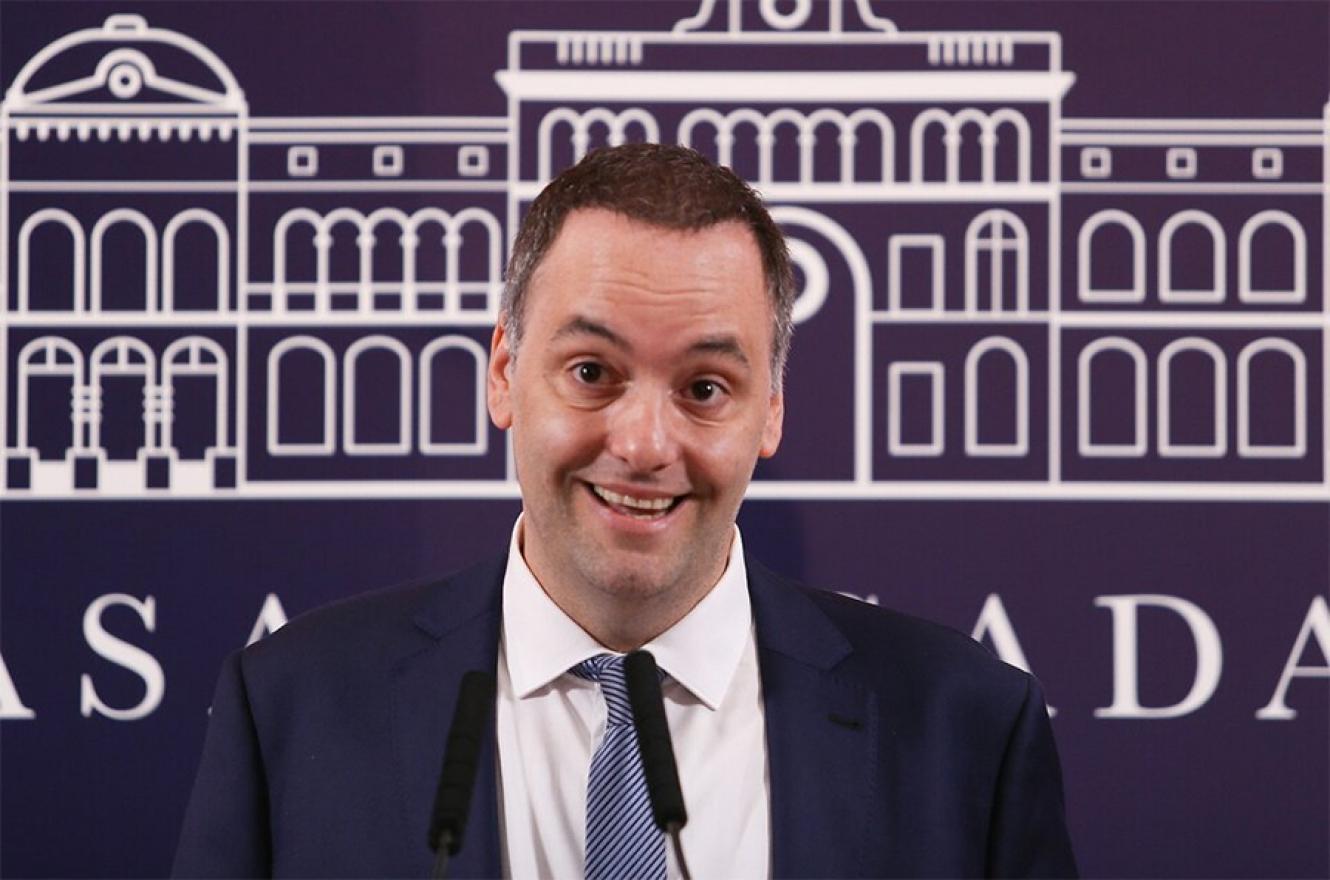 Denuncian a Manuel Adorni por presuntas irregularidades en contrataciones y la concesión de Tecnópolis