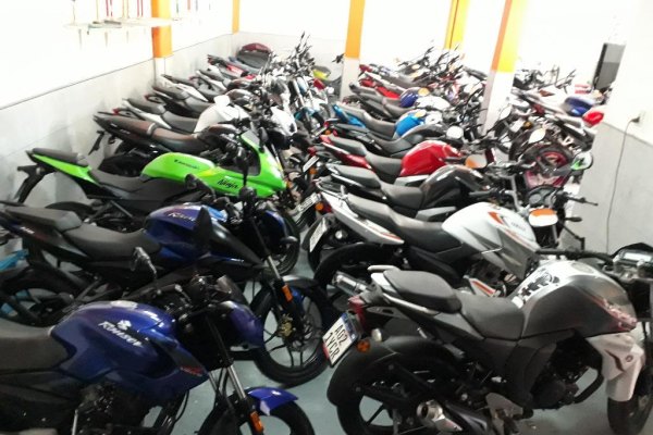 Ruidos molestos: quieren compactar las motos que circulan con caños de escape adulterados