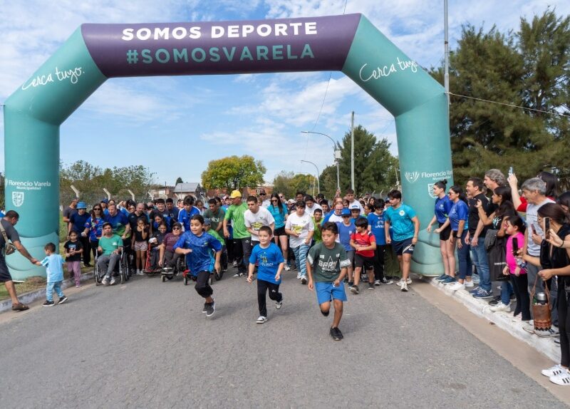 Más de 150 personas participaron de la correcaminata inclusiva en Florencio Varela
