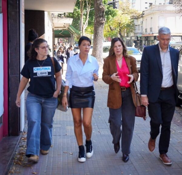 Mayra Mendoza participó del encuentro del PJ bonaerense y respaldó el documento consensuado