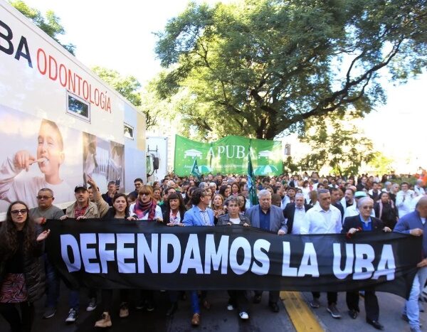 Bancarios y universitarios de paro contra las políticas del Gobierno Nacional