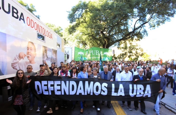 Bancarios y universitarios de paro contra las políticas del Gobierno Nacional