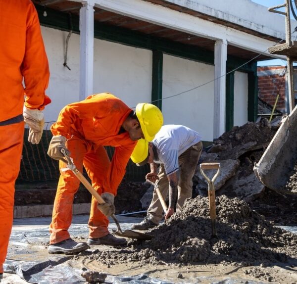 Avanzan obras de pavimento en Bernal Oeste con financiamiento municipal