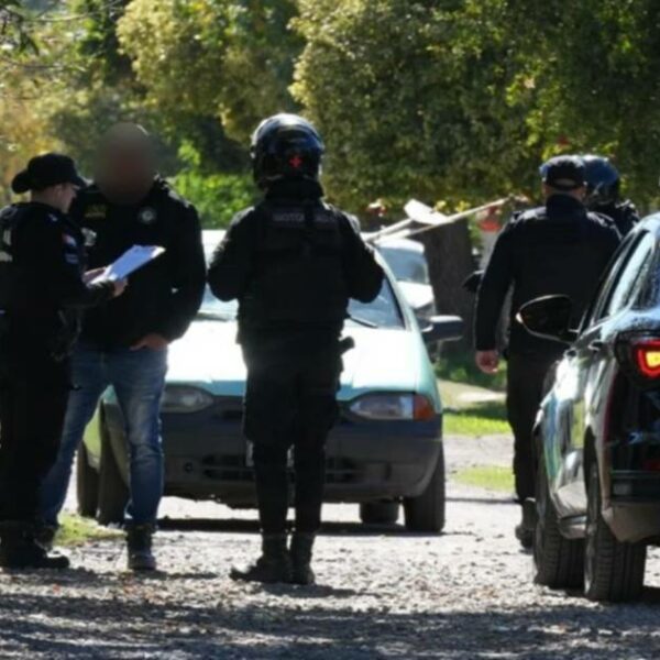 Amenazas en escuelas: intiman a una familia a pagar 6 millones de pesos por “costo de operativos”