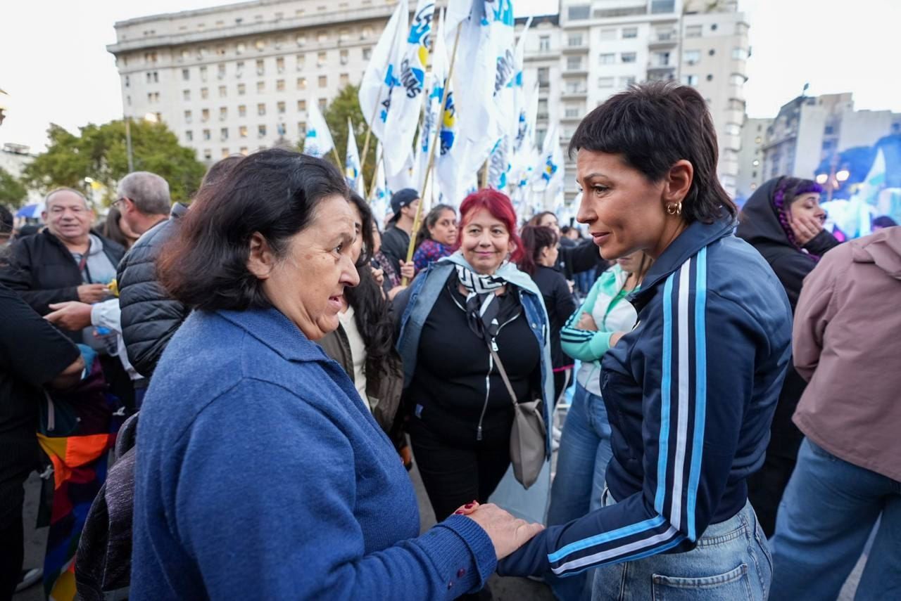 Mayra Mendoza participó de la marcha por la Ley de Glaciares y lanzó duras críticas al Gobierno nacional