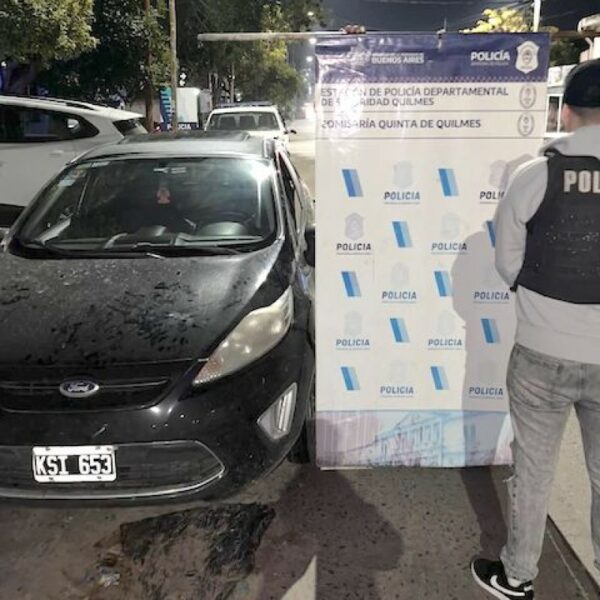 Detienen a dos jóvenes con handies y equipos de comunicación en Quilmes