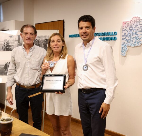 La Provincia reconoció a la atleta bonaerense que ganó la maratón en las Islas Malvinas