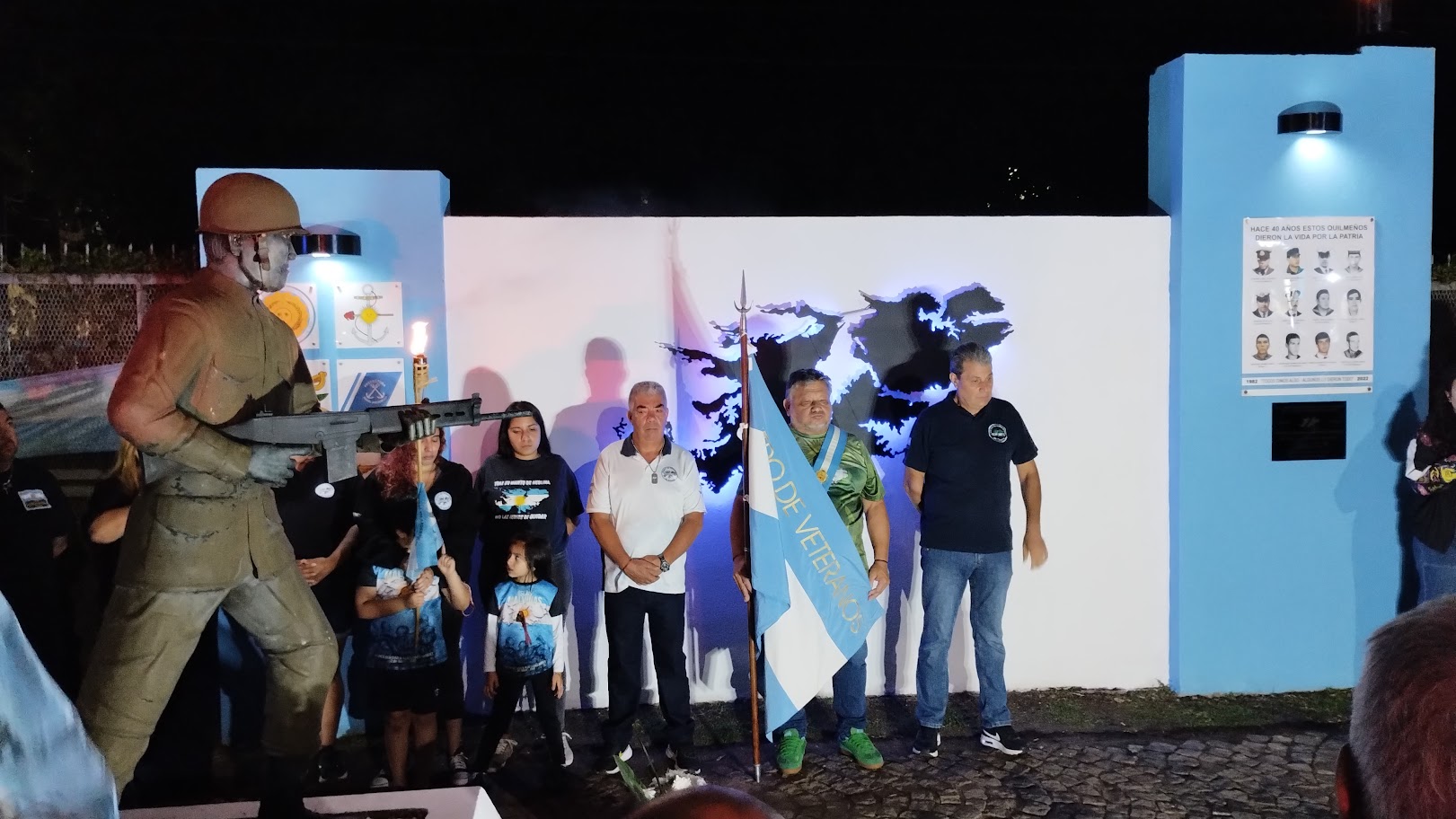 Bernal se unió en una emotiva Vigilia para honrar a los Héroes de Malvinas