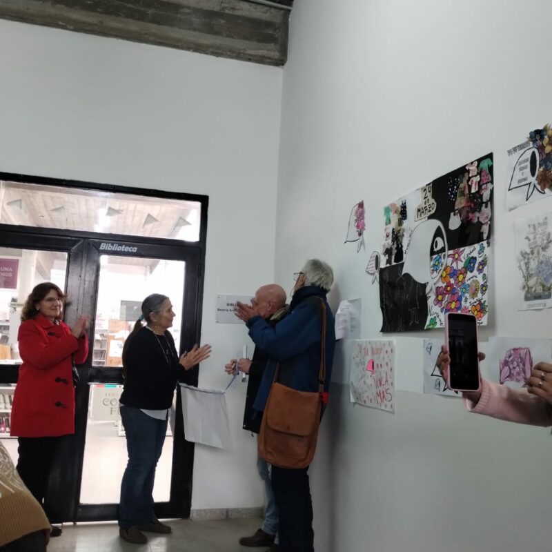 El ISFD N° 24 nombró a su biblioteca “Carlos Hödl y Beatriz Ardito” en homenaje a docente y alumno desaparecidos