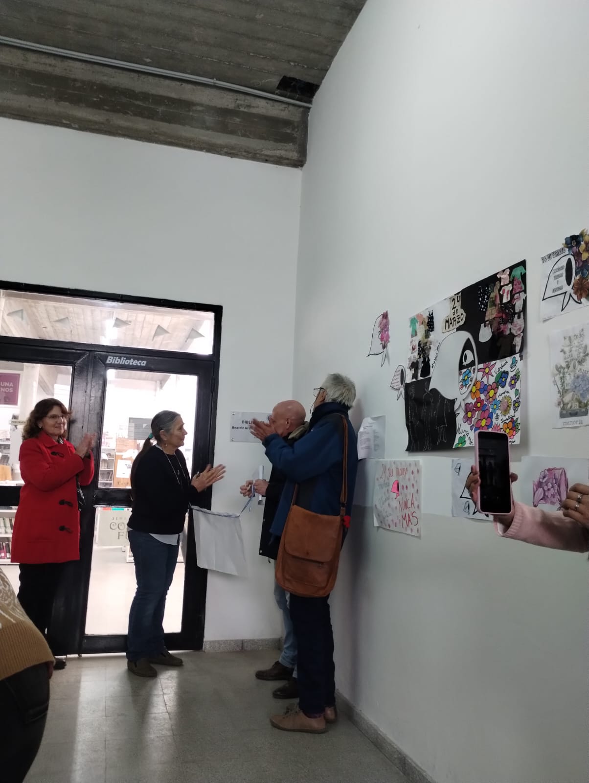 El ISFD N° 24 nombró a su biblioteca “Carlos Hödl y Beatriz Ardito” en homenaje a docente y alumno desaparecidos