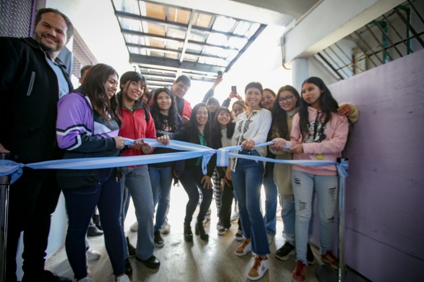 Mayra Mendoza inauguró la obra de ampliación de la Escuela Secundaria Nº 74 de Bernal Oeste