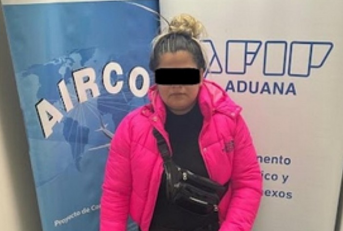 Aduana detuvo a una “mula” y secuestró más de 25 kilos de cocaína