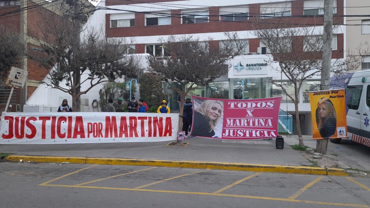 Familiares reclamaron “Justicia por Martina” a dos años de su muerte en el Sanatorio Urquiza de Quilmes