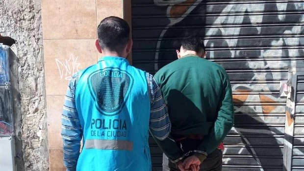 Mataron a puñaladas a un hombre e hirieron a otro tras una pelea en Palermo
