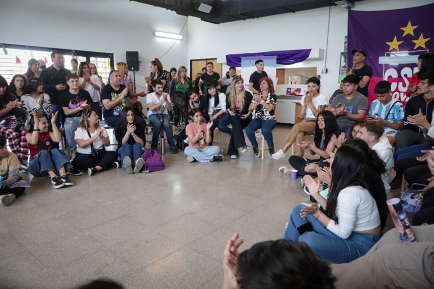 Mayra Mendoza: “las juventudes son la garantía de que haya un horizonte esperanzador en el país”