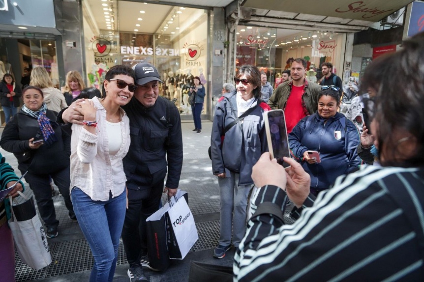 Mayra Mendoza recorrió la puesta en valor de la peatonal Rivadavia