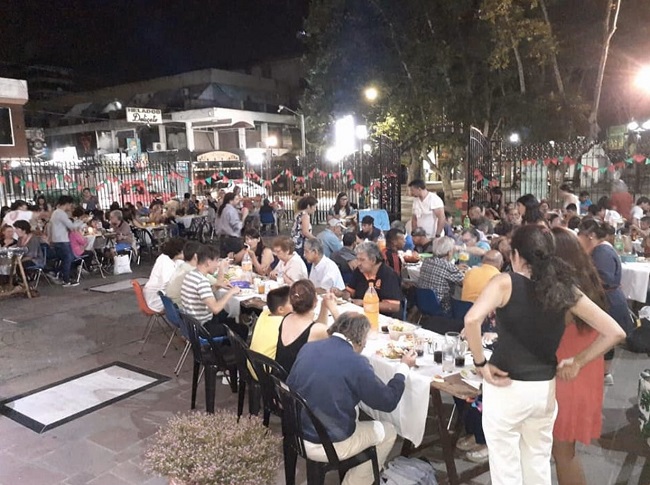 Inician los preparativos para la cena de Nochebuena en la Catedral de Quilmes