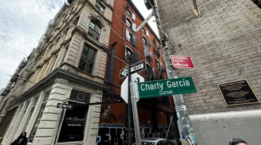 Esquina Charly García: Nueva York homenajeó al más grande del rock argentino