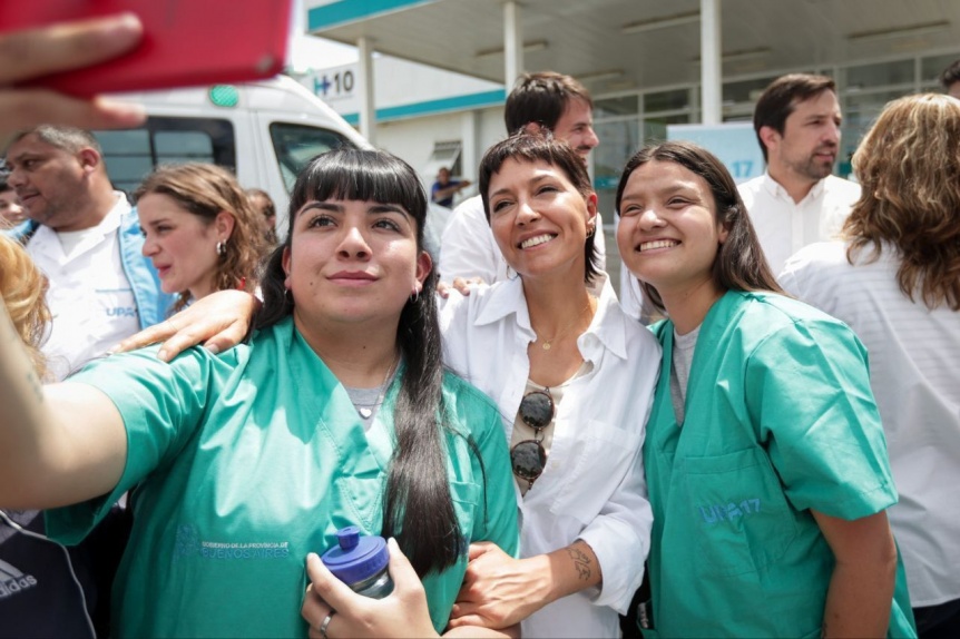 Provincia entregó una ambulancia y un ecógrafo para la UPA Nº 17 de Bernal Oeste