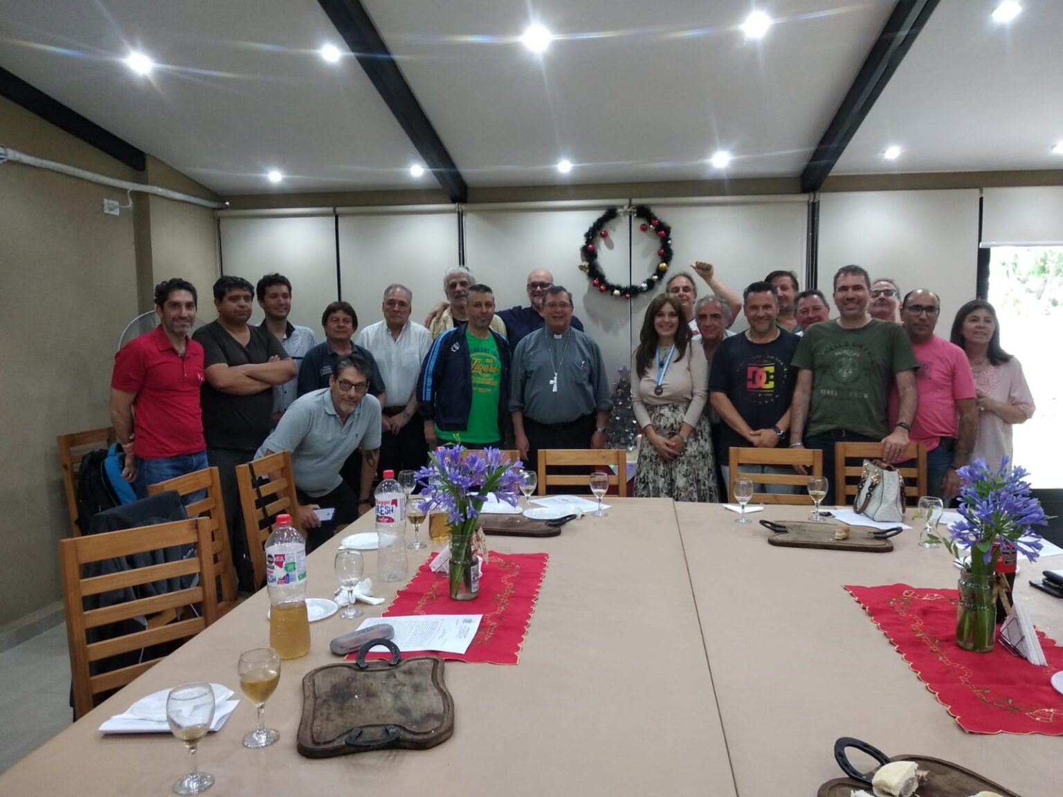 Brindis de los Obispos de Quilmes con los trabajadores de la comunicación bajo el lema “Nunca es tarde para seguir naciendo”