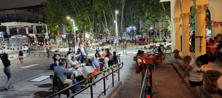 Se realizó la tradicional Cena de Nochebuena en la Catedral de Quilmes