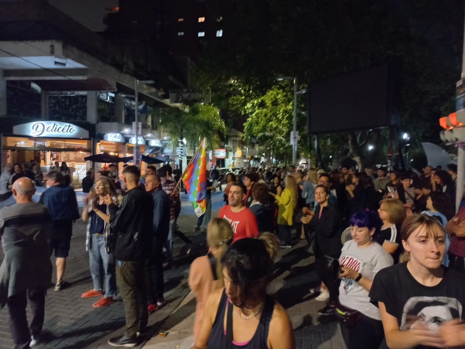 Cacerolazos en Quilmes; varios puntos de la ciudad de Buenos Aires y el AMBA en rechazo a las medidas anunciadas por el Presidente Milei