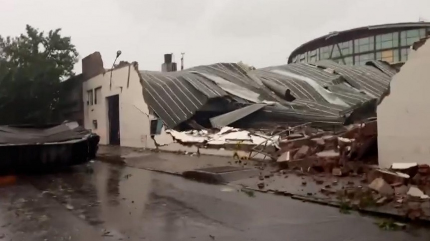 Al menos 13 muertos, varios heridos y voladura de techos por el fuerte temporal en Bahía Blanca