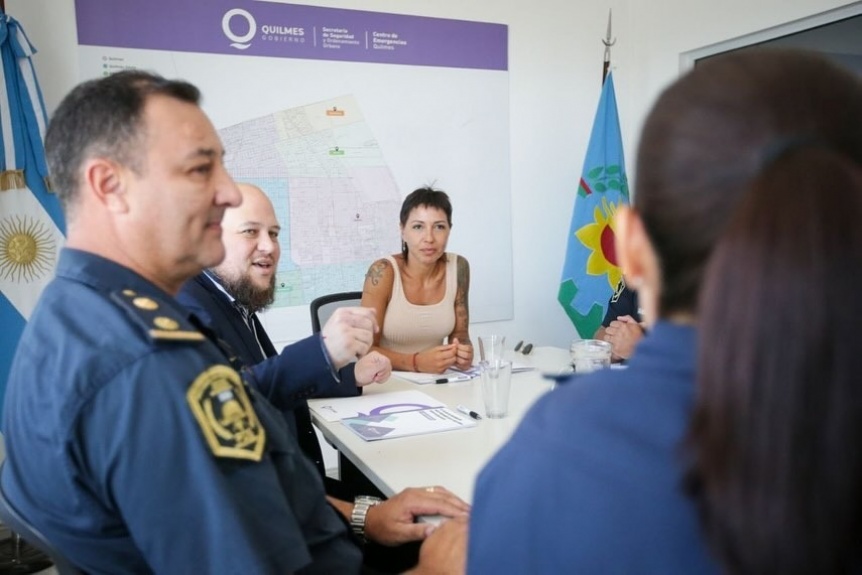Mayra Mendoza se reunió con las nuevas autoridades de la Policía Departamental de Seguridad