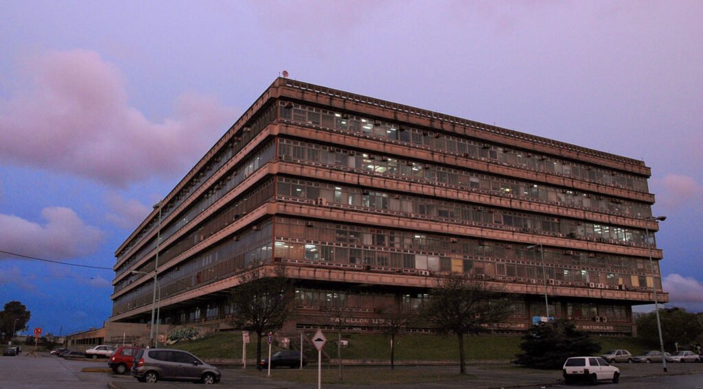 Una facultad de la UBA llamó a reunión urgente por el estado de la ciencia