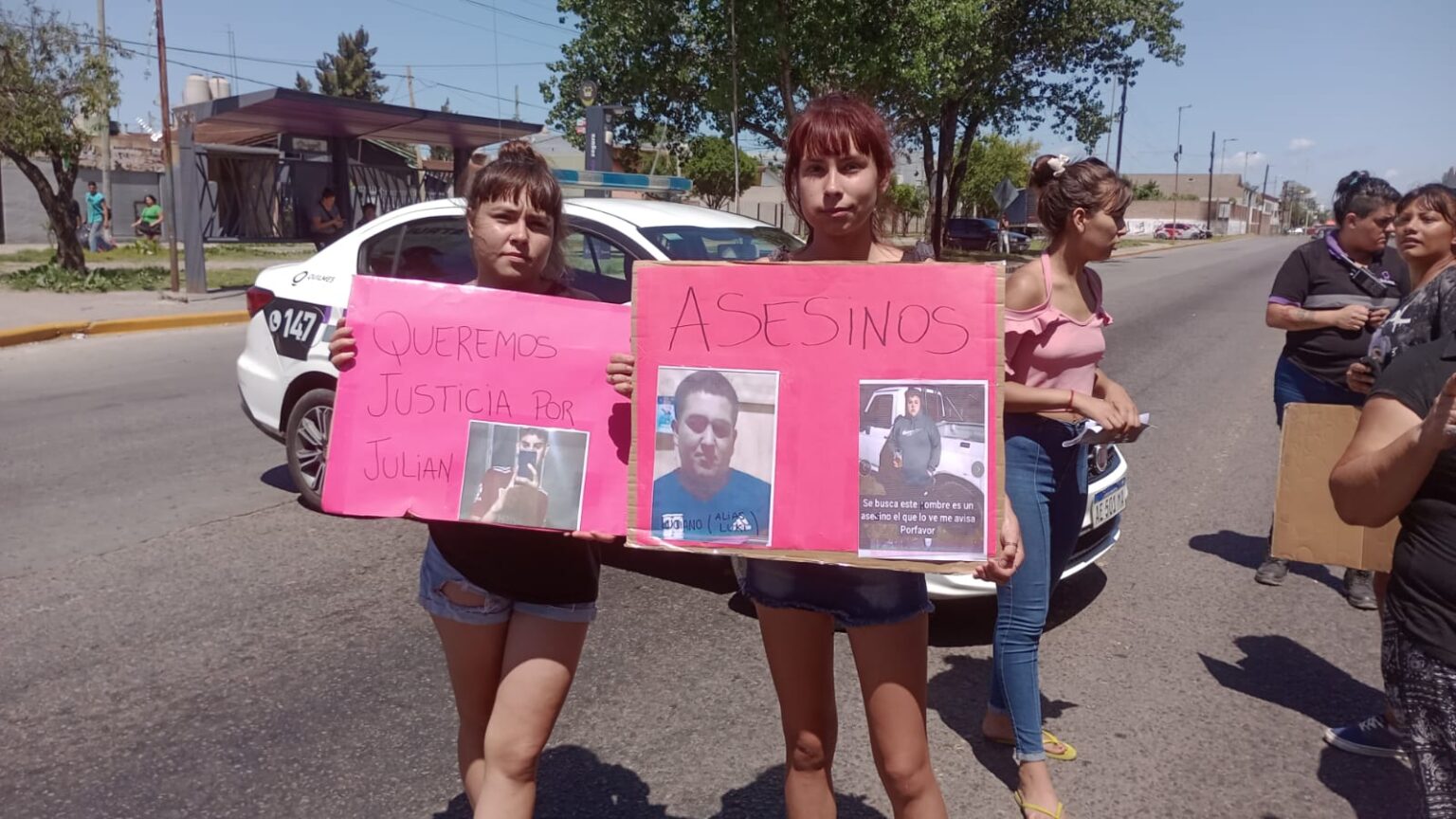 Marcha en reclamo de justicia por joven asesinado en la madrugada de Año Nuevo en La Cañada: “Julián es una víctima inocente”