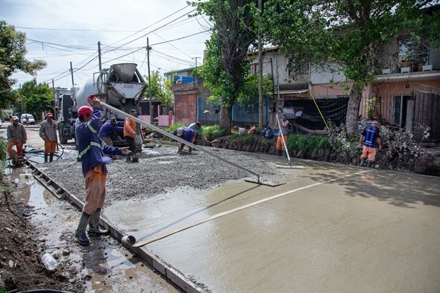 Avanzan las obras de asfaltado en el barrio La Unión de Solano