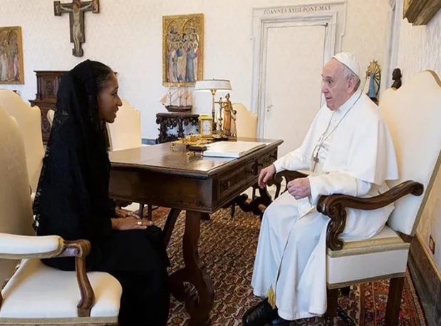 El papa Francisco recibió a la saliente embajadora argentina en el Vaticano, antes de la visita de Milei