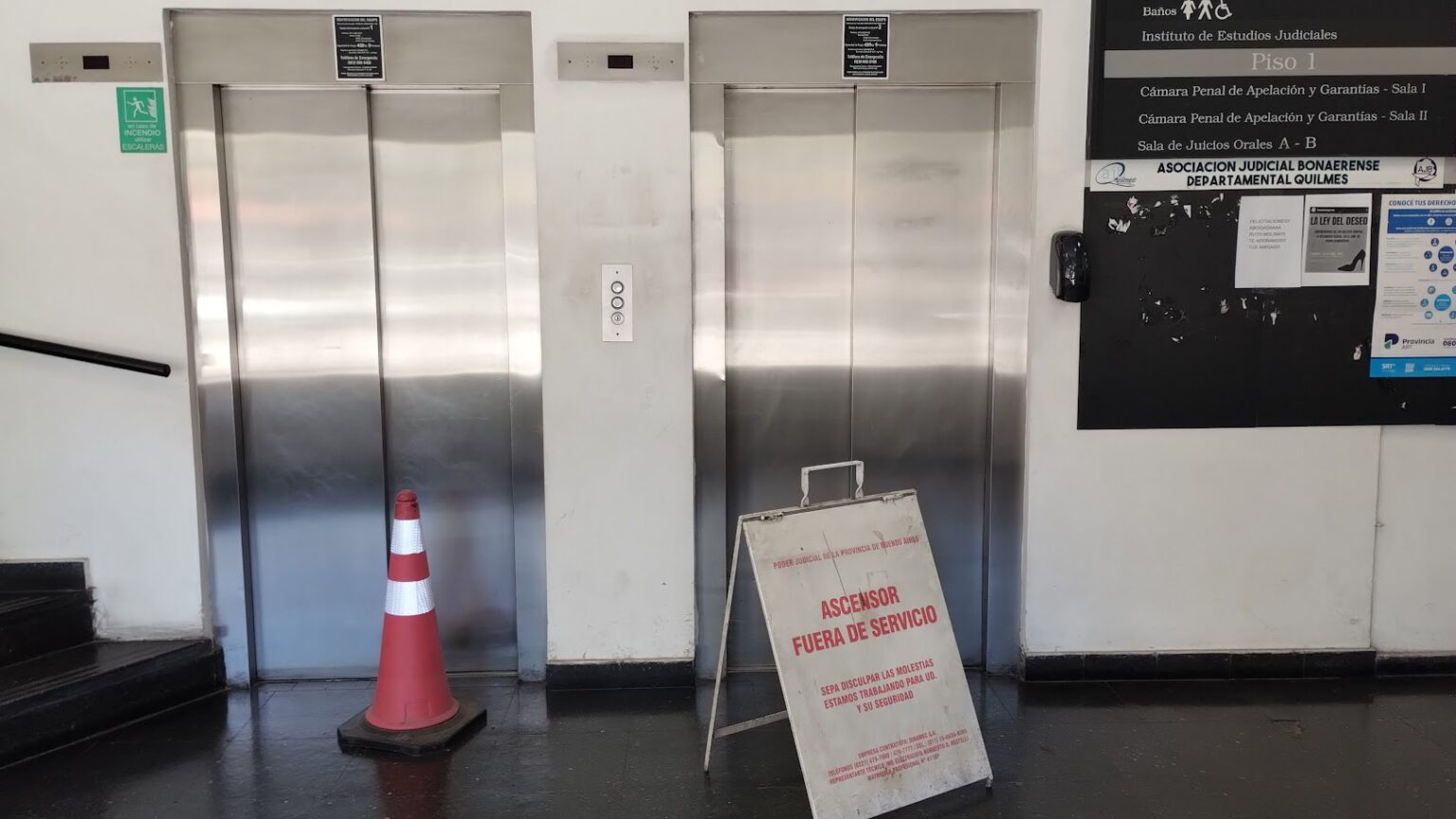 Malestar en los Tribunales Penales de Quilmes por los ascensores públicos que no funcionan desde el año pasado