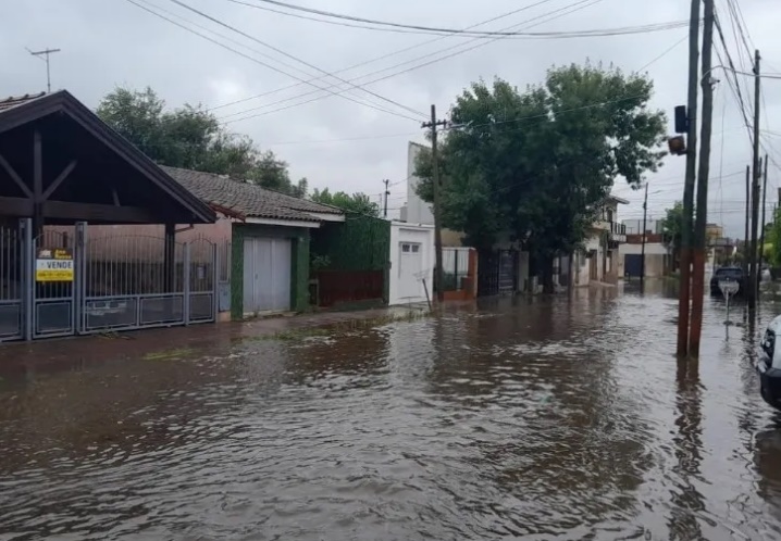 Desbordaron los arroyos en Quilmes tras el temporal y la caída abundante de lluvias