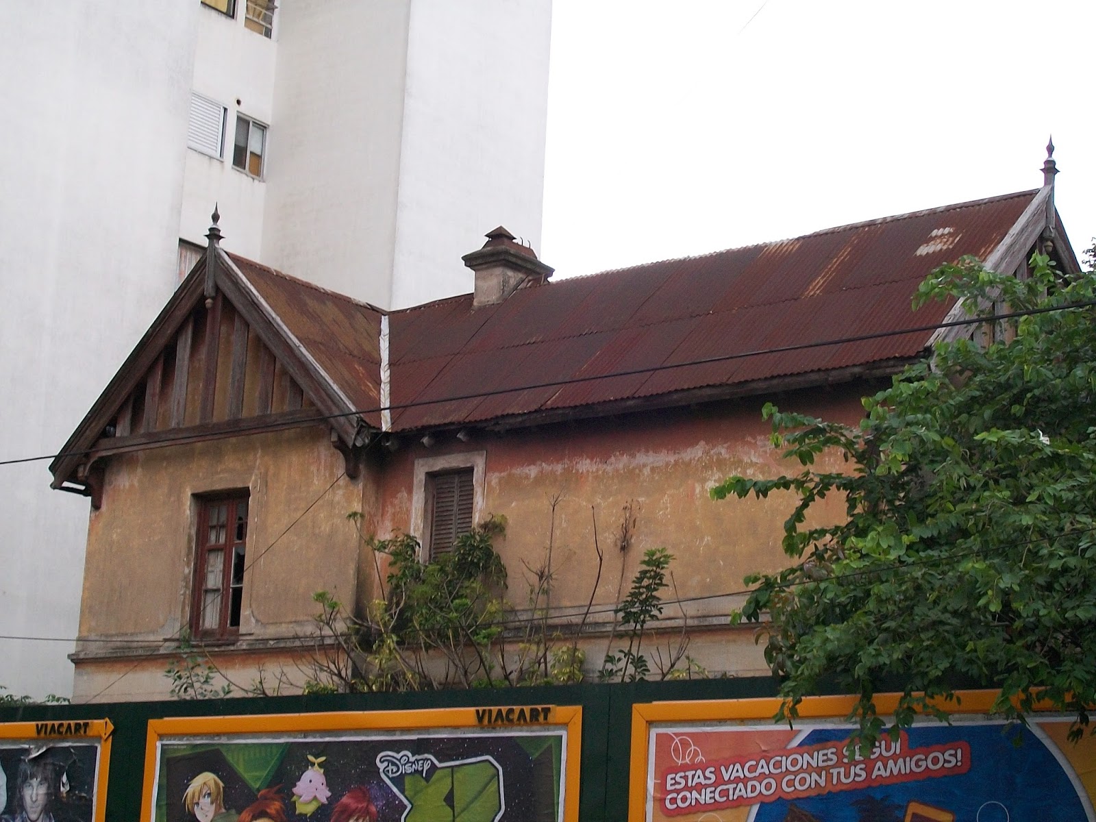 Fallo judicial da vía libre a la demolición de casa centenaria que era patrimonio histórico en Quilmes Centro