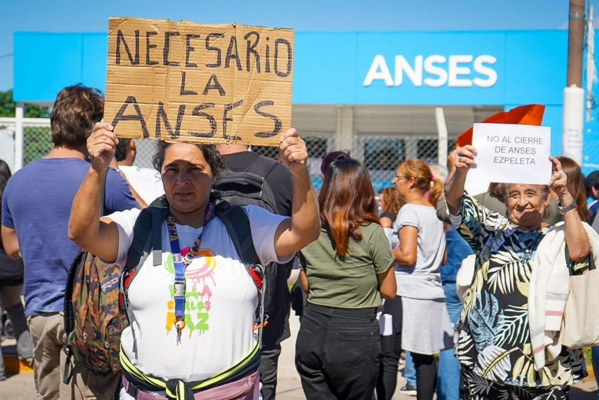 Protestas de trabajadores de la ANSES por despidos en el AMBA: ya recibieron 17 telegramas